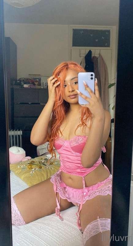 guess what my favourite colour is 😳 i look so soft and prett..