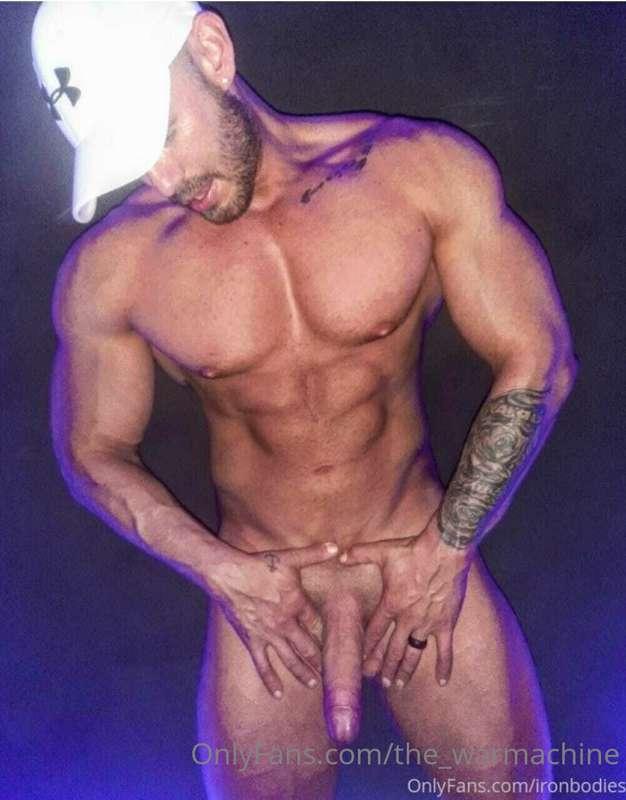 Hey guys! Check out my buddy Ironbodies...

He's hot and hun..