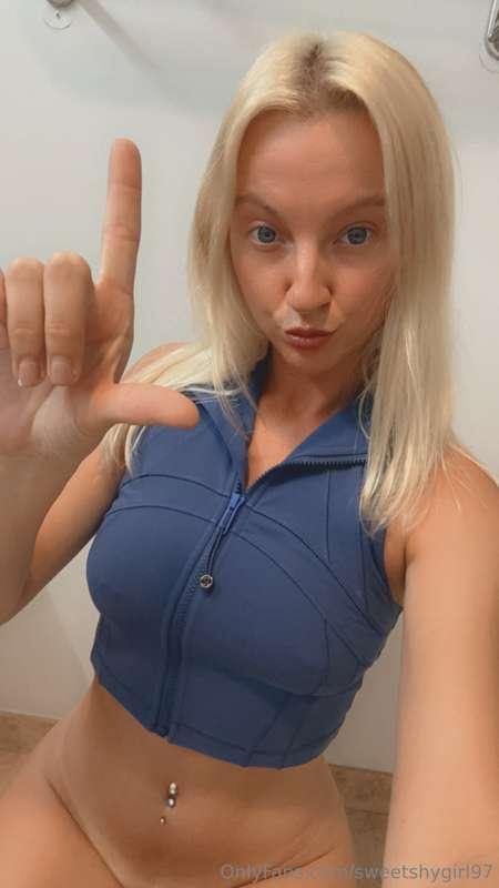 Which loser wishes they were my human toilet?🤭