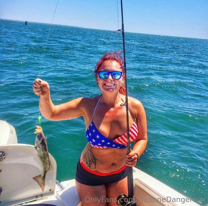 Who wants to take me fishing? 🥰

Who wants to bend me over t..