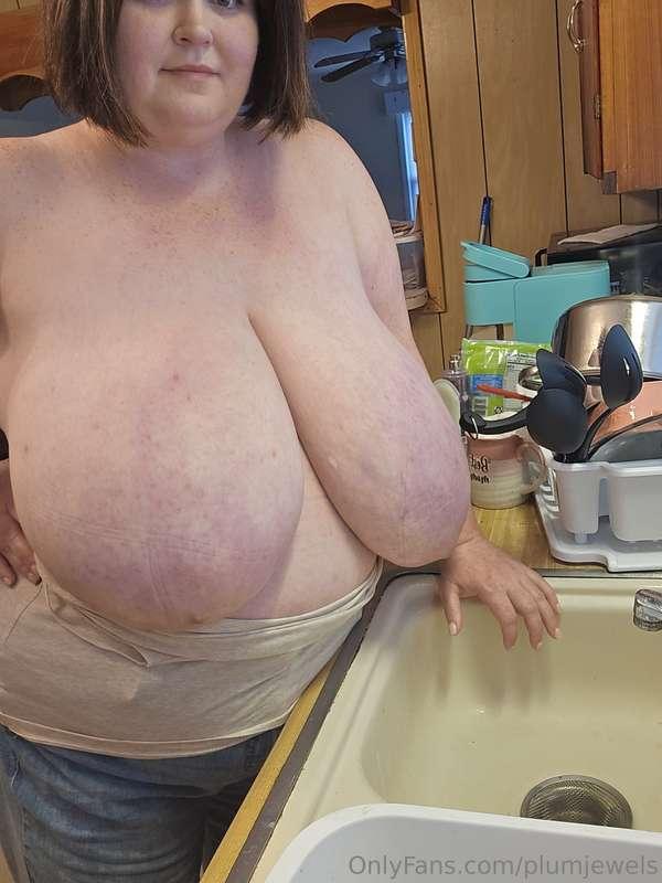 Washing dishes 😝