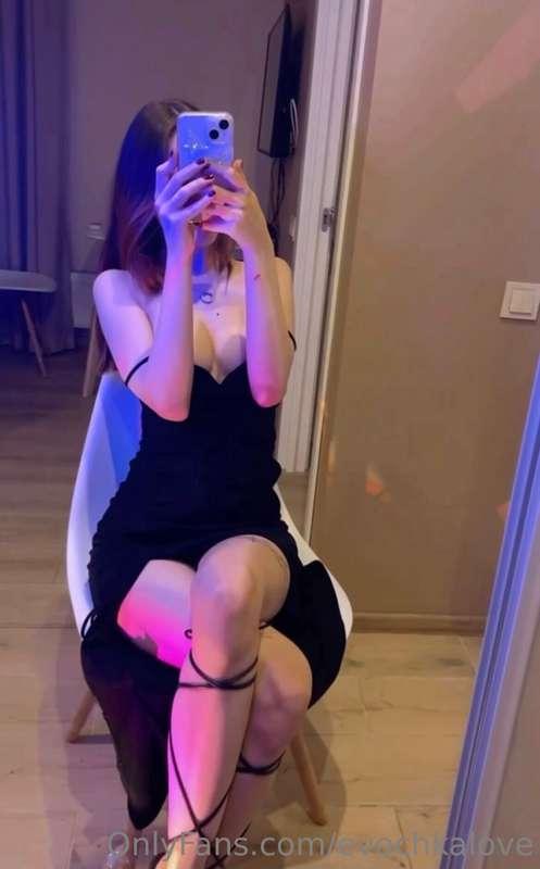 Where are you going to invite me in this dress? 🖤🤭