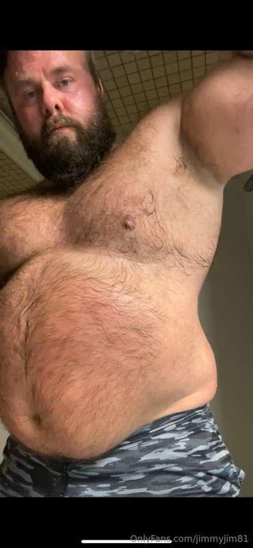 Flexing and showing off my sweaty fur and pits 