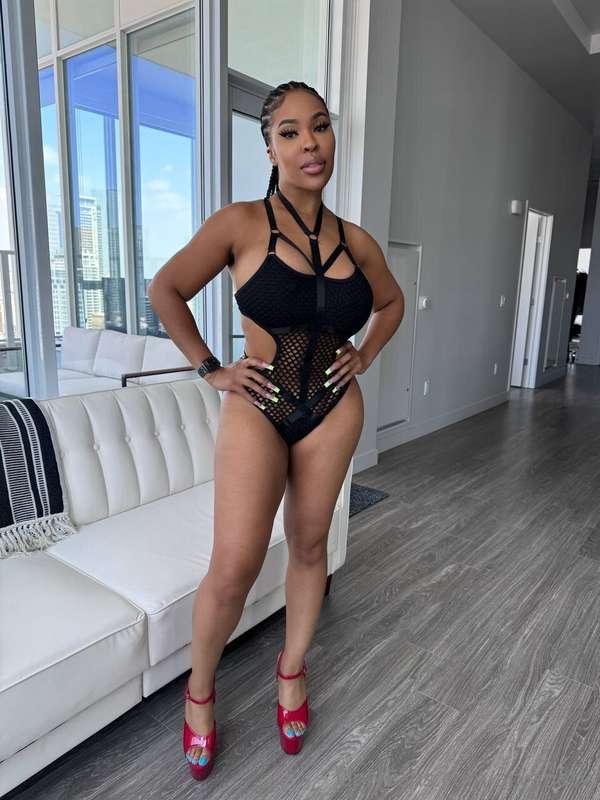 Let's sext all day baby 🥵📲