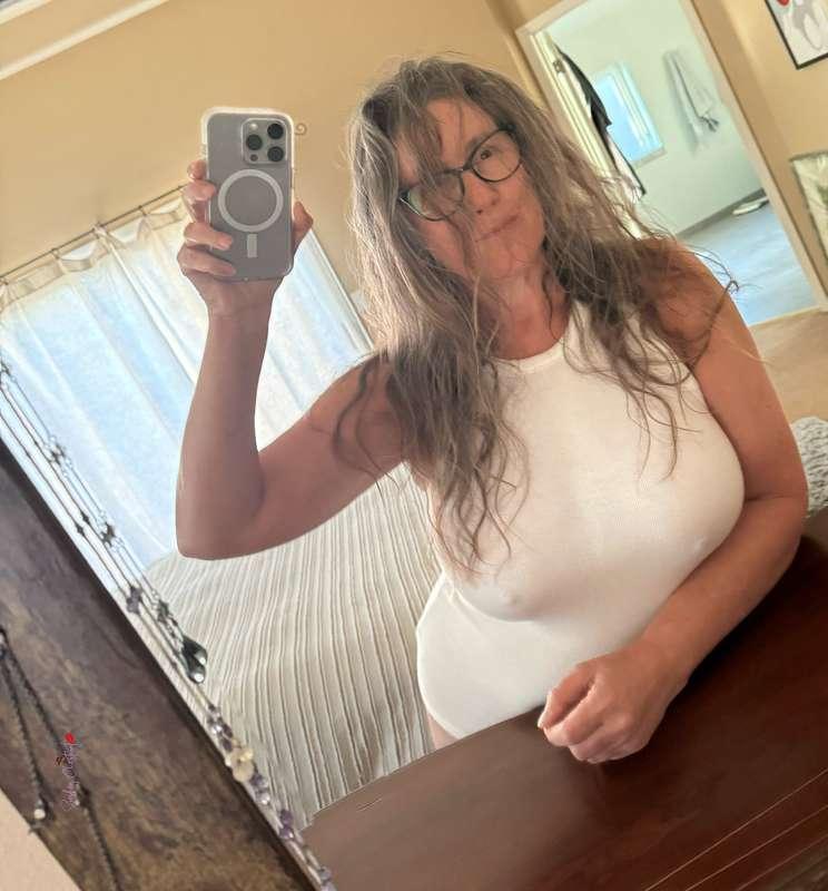 would you like to see me giving a bj then getting cum on my ..