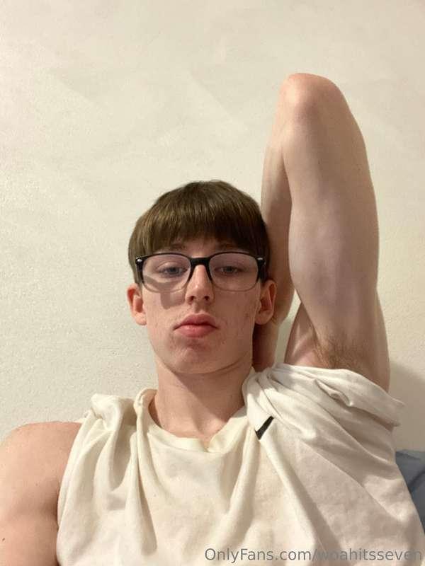 You are going to sniff my armpits 🙋🏻