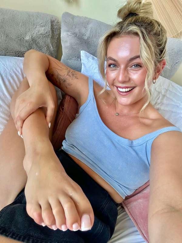 Thinking about my feet covered in cum right now 🤭💦 x