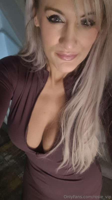 Just logging on! Early bird stream! 🥳 chaturbate.com/english..