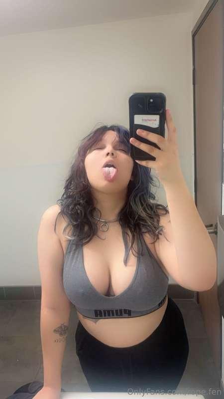 Some cute pics in a sports bra at work, should I post the to..