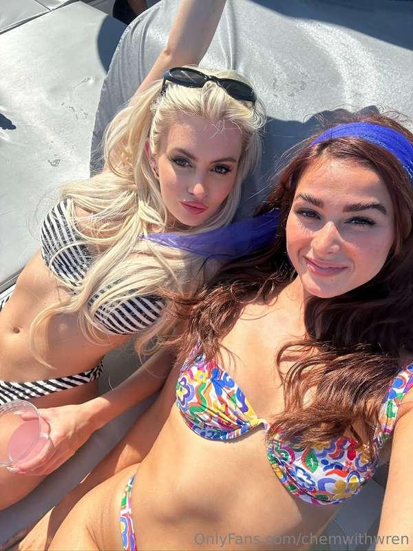 Two best friends 1 live show 😉 Are my lives with @bitesbabe ..