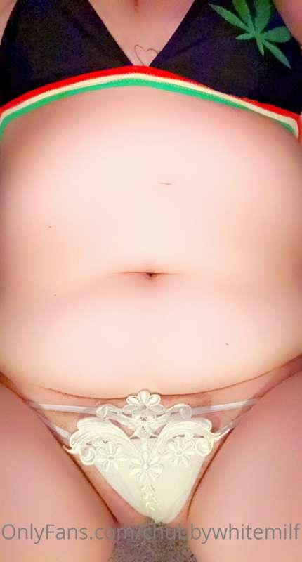 chubbywhitemilf image #0
