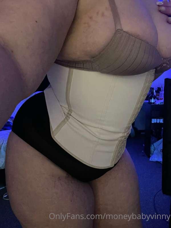 got so thick my waist trainer started bussin 😍😍