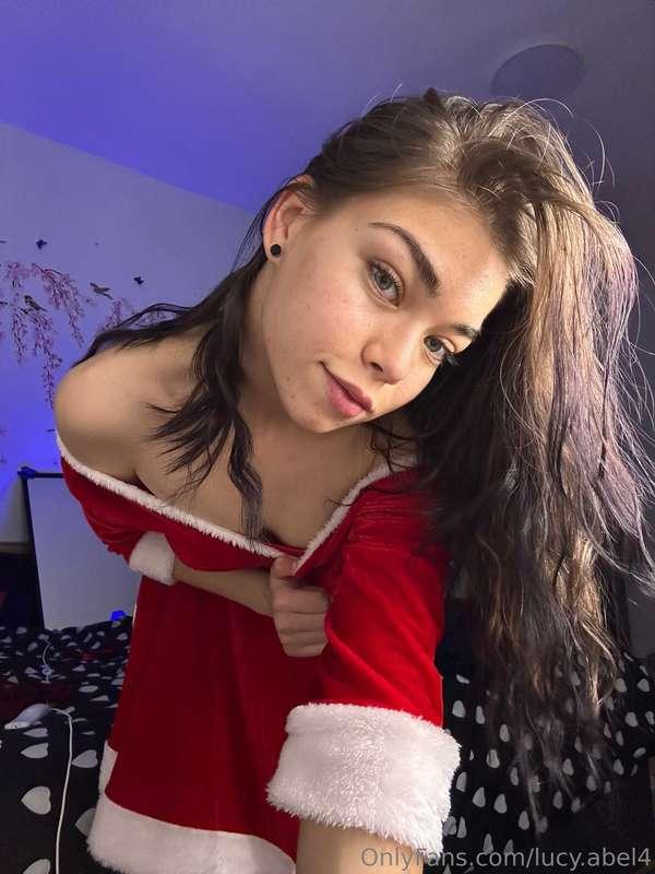 Merry Christmas daddy!🥰🎁Santa told me that this year you're ..
