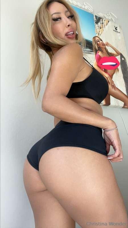 Ass or tits?😏