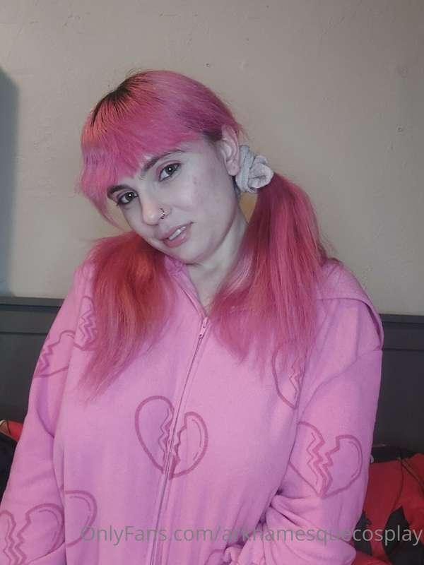 My hair matches my PJs! 💗

And also my nips 😂😝