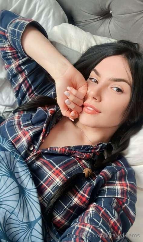 🫦Hot brunette @goldenna loves videocall 🍌💦

🍭Custom photos a..