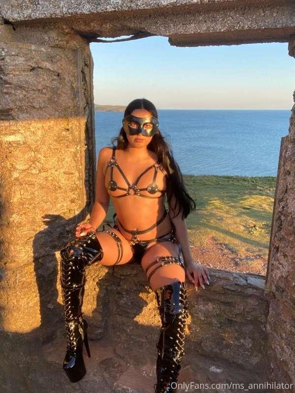 Like if you have the sudden urge to worship me in all my gol..