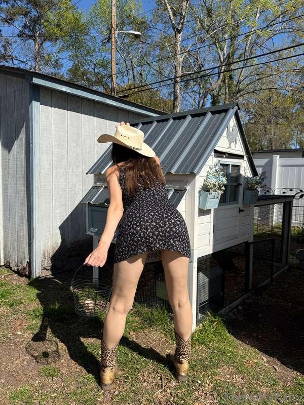 No panties under there 🤭