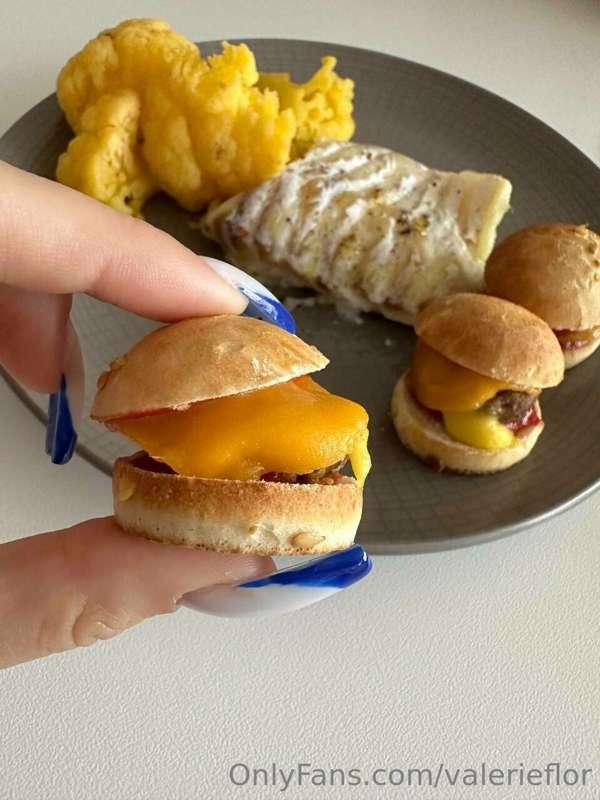 I made mini burgers🍔
Would you like to try them?🤤🤤