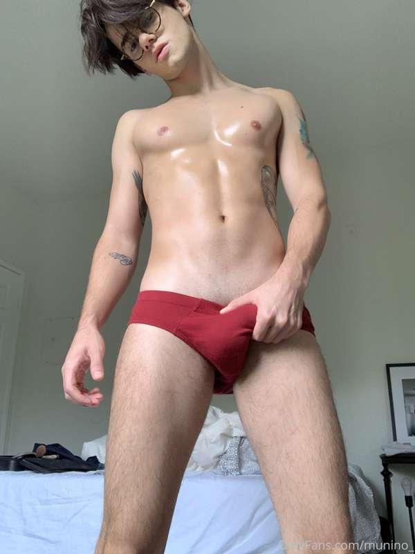 I'm sweating, do you want to take a shower with me? 🚿 😈