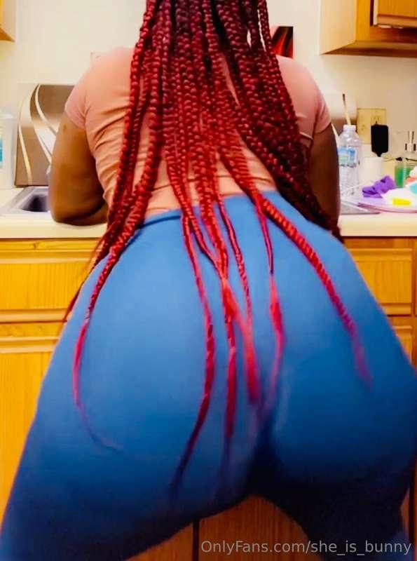 My juicy ass looks amazing in a wedgies! No bitch could ever..