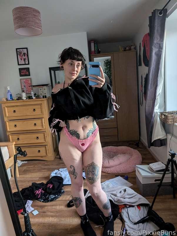 Can I be your small tatted fucktoy? :3

#petite #short #braces #smalltits #tattoos #alternative #pierced #boobs #smallwaist #socks
