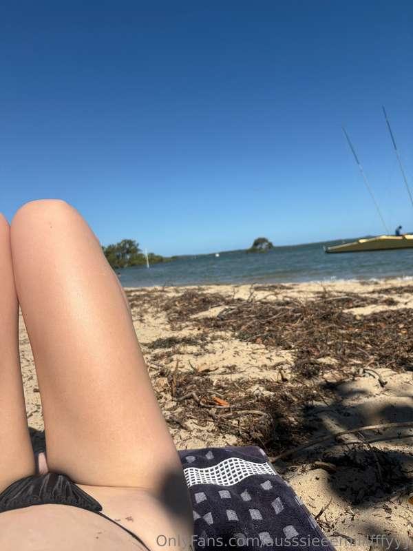 Spending most my days at the beach, it has been amazing 🍑 