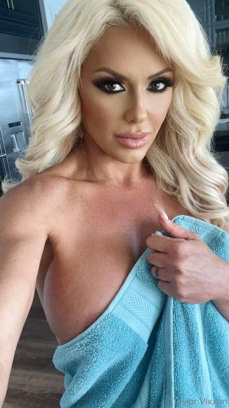 A bit wet still🥵 will you help me dry off 💦💦