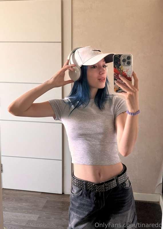 Music makes me even more daring 😈 Look at me in the mirror a..