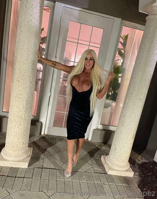 A few pics I took for you Saturday. Out with the girls 💃🏼