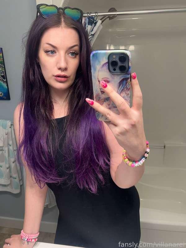 Happy Saturday! 💖

#fyp #purplehair #goth #tall #tallgirl #bodysuit 