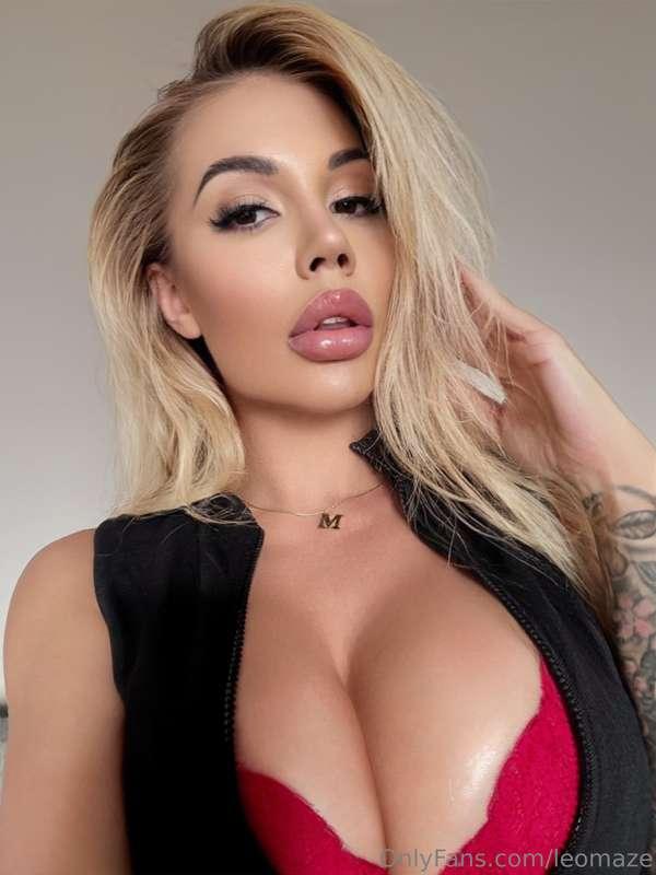 Do I get your approval? Swipe 😈