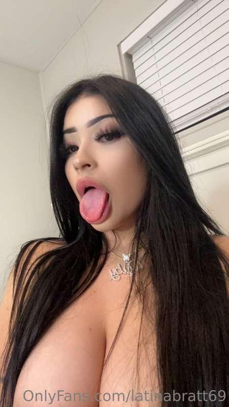 I love how you twitch when you cream pie inside me Daddy🤤🤤🍆