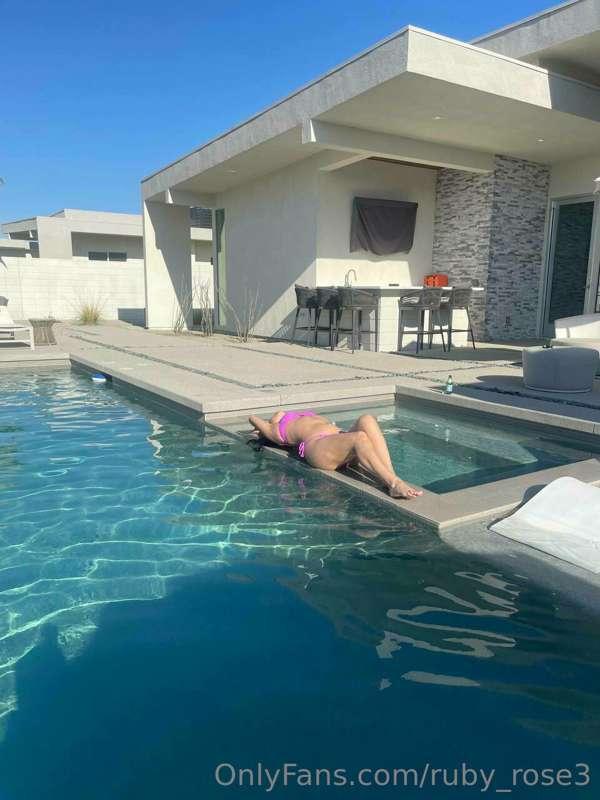 Suns out, buns out! 😘