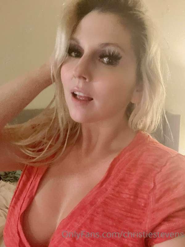 Halfway through the week, half naked! DM.me and get me all t..