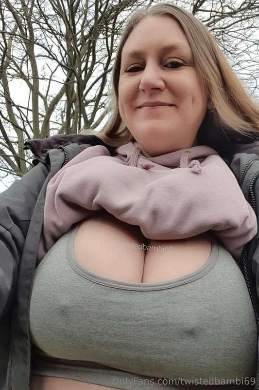 It's a bit nipple...I mean nippy outside today 🥶🤣 x