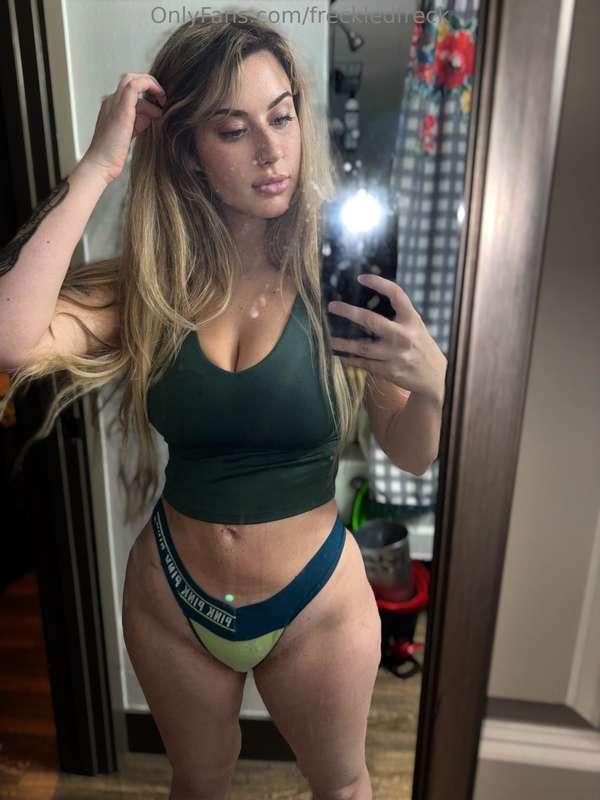 I hope you like my MILF body 😩