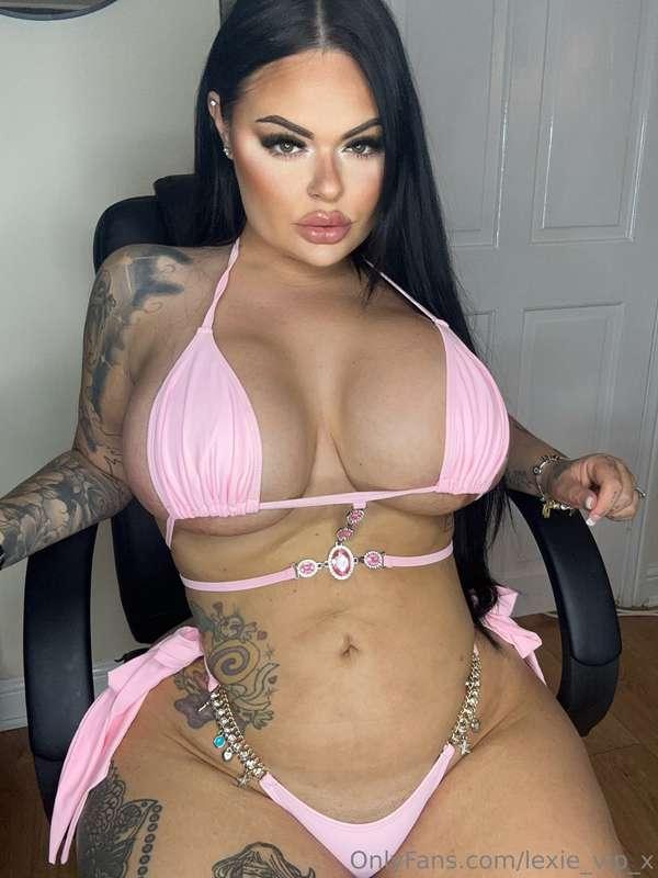 Feeling cute and bratty in my bikini 👅