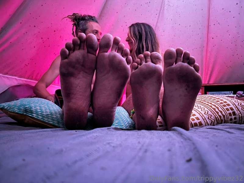Are dirty hippie feet ya thing? 😏🔥 

This is your reminder t..