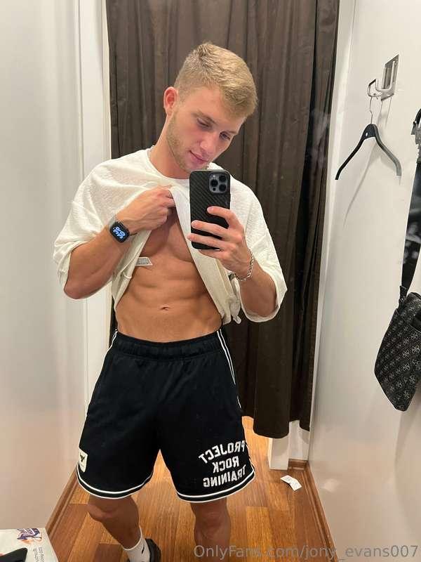 I just guess u wanna all my clothes on the floor right now, ..