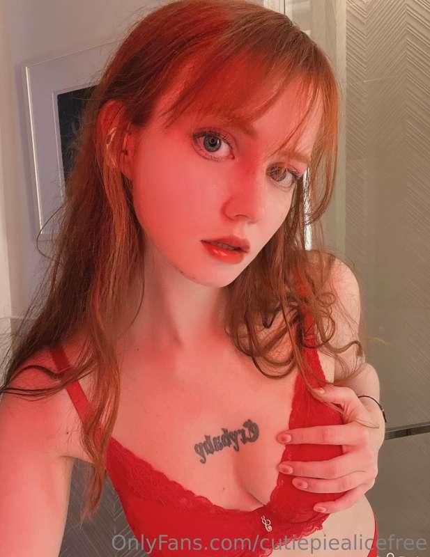 how do you like me in red lingerie? 😏 wanna me to make hot v..