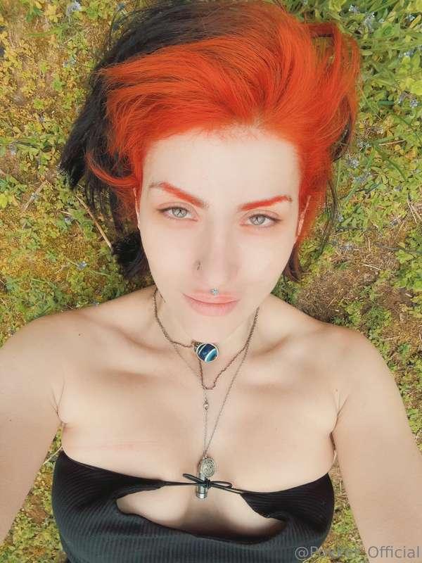 sad girl picbut my eyes are so bright