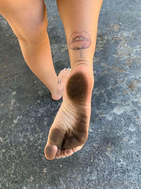 Tan legs & Filthy feet 😁