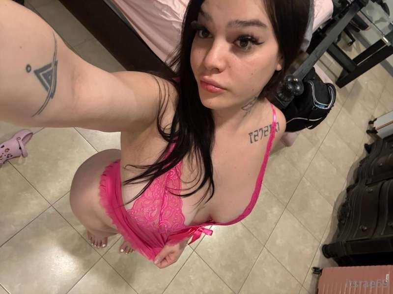 Trans gamer girl needs a partner to suck her off midgame🍆💦💦 ..