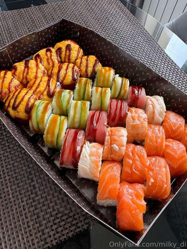 I love sushi!🍣 Its not just a food, but the perfect combinat..