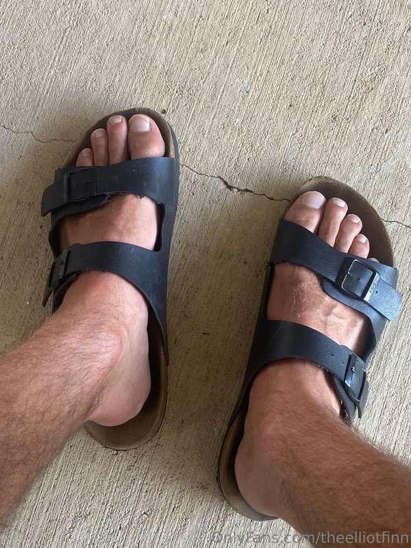 Who loves my feet? 🦶