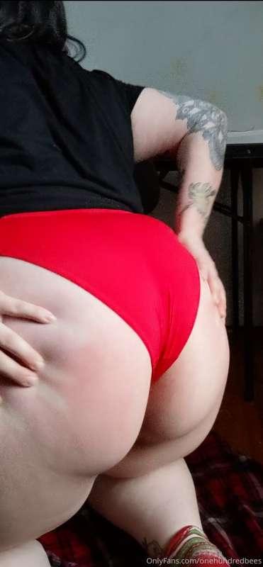 Did you see this solo masturbating video? Here some screensh..