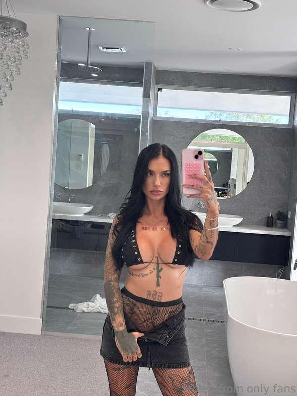 The way this outfit hugs my body is almost unfair. 😉🔥 But do..
