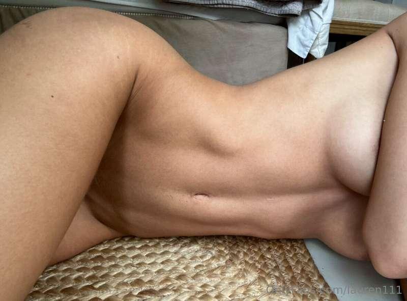Rate this pic out of 10 🥰 highest rating gets a gift😏—Lauren..