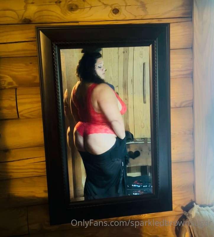 Okkkk just one other in this one! 🍑
